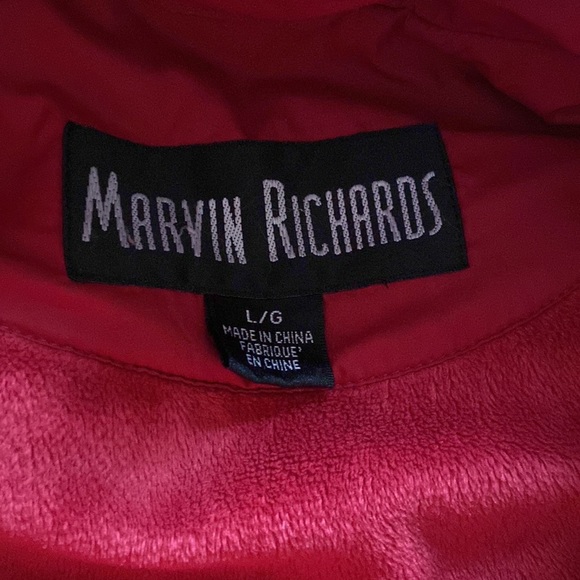 Red puffer winter jacket in size L - Picture 5 of 13